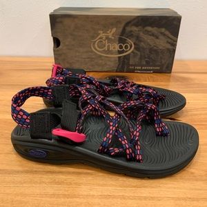 NIB Women’s Chaco Zvolv X2 Sandals in Magenta $99
